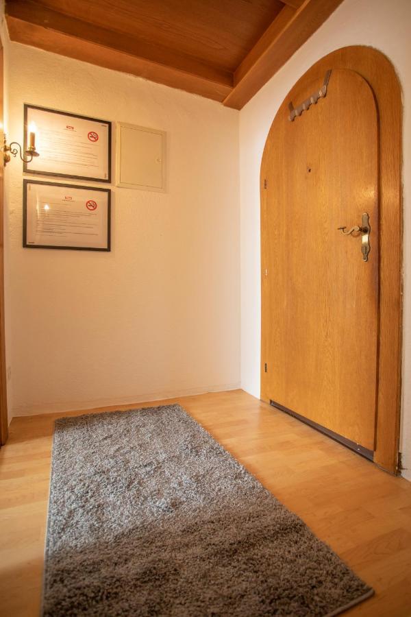Traditional Old Town Apartment Hall in Tirol Exterior foto