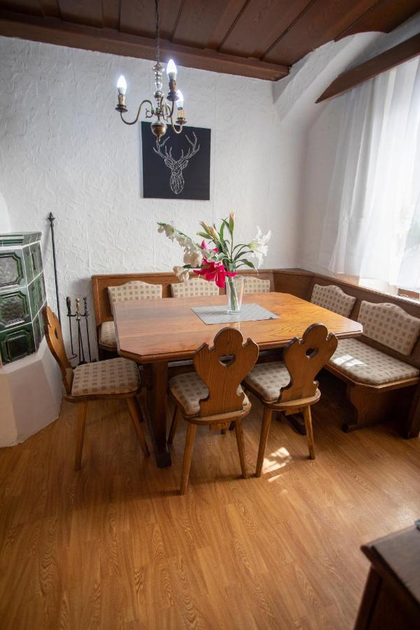 Traditional Old Town Apartment Hall in Tirol Exterior foto