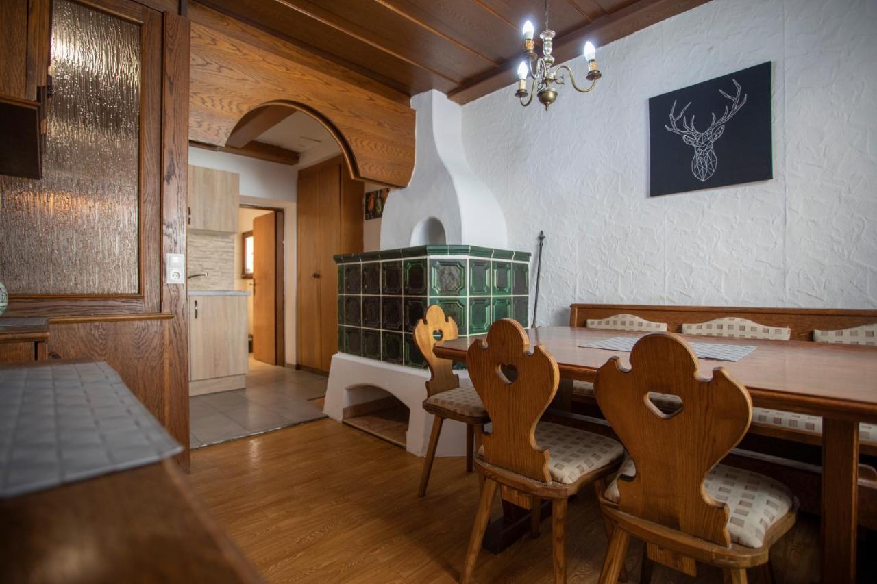 Traditional Old Town Apartment Hall in Tirol Exterior foto